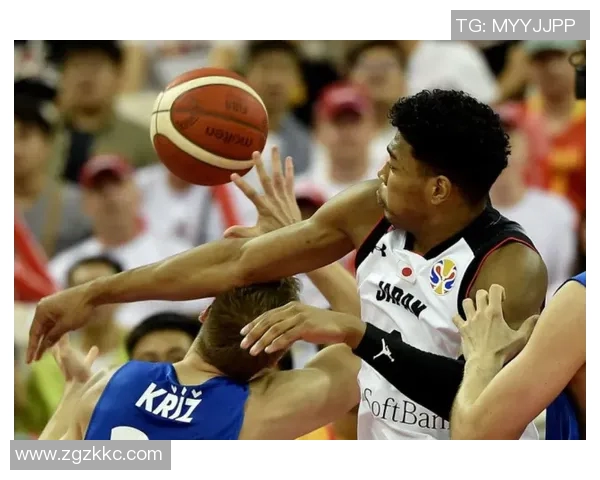 美国男篮与法国男篮激战正酣谁能在国际赛场上笑到最后